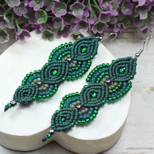 Długie, eleganckie kolczyki z koralików - butelkowa zieleń