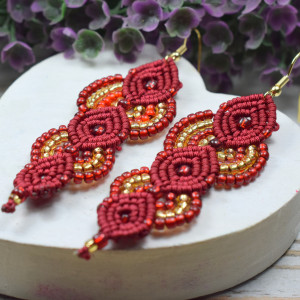 Długie, eleganckie kolczyki z koralików - bordowo złote