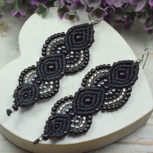 Długie, eleganckie kolczyki z koralików - czarno srebrne