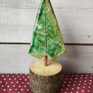 Choinka mała na plastrze drewna