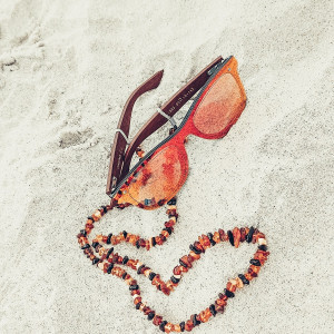 Łańcuszek do okularów, w całości wykonany z bursztynu