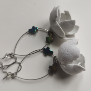 Kolczyki kredowe białe kwiaty