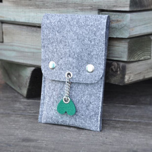 Etui na długopisy i ołówki - szare z zielonym sercem