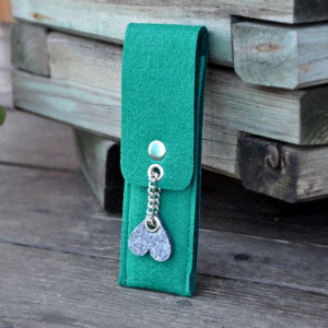 Etui na długopisy i ołówki - zielone z szarym sercem