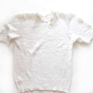 jasny top, damska bluzka z dzianiny, top z dzianiny, dzianinowa bluzka z krótkim rękawem, krótki rękaw bluzeczka dzianinowa, ażurowa bluzka, ażurowy top