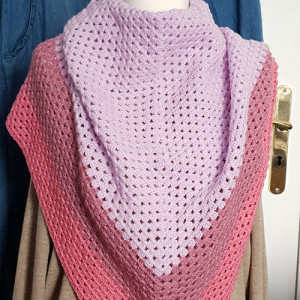 129. duża, ażurowa, kolorowa chusta; szydełkowa chusta