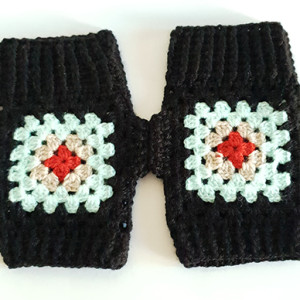 100 czarne, szydełkowe mitenki; rękawiczki; ażurowe mitenki