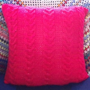 48. poszewka na poduszkę wykonana na drutach
