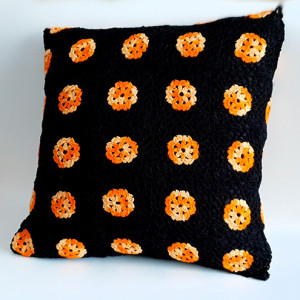 62. poszewka na poduszkę wykonana na szydełku
