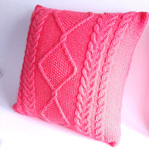 39. poszewka na poduszkę wykonana na drutach