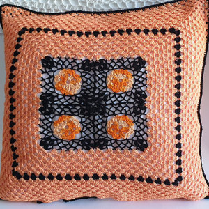 70. poszewka na poduszkę wykonana na szydełku