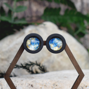 Drewniane kolczyki sztyfty z kaboszonami z grafiką - Merkury #182