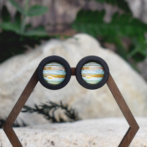 Drewniane kolczyki sztyfty z kaboszonami z grafiką - Jowisz #185