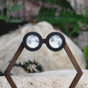 Drewniane kolczyki sztyfty z kaboszonami z grafiką #189