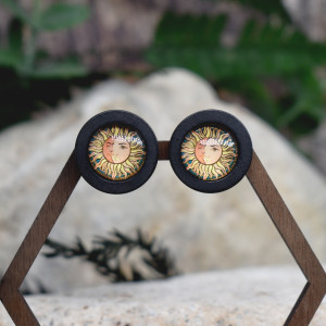 Drewniane kolczyki sztyfty z kaboszonami z grafiką #198