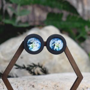 Drewniane kolczyki sztyfty z kaboszonami z grafiką - Ziemia #205