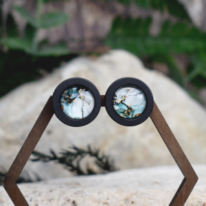 Drewniane kolczyki sztyfty z kaboszonami z grafiką #209