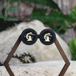 Drewniane kolczyki sztyfty z kaboszonami z grafiką #214