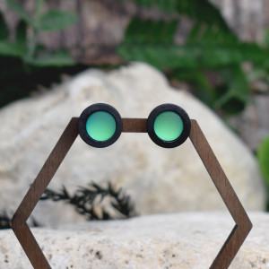 Czarne drewniane kolczyki sztyfty kameleon #240