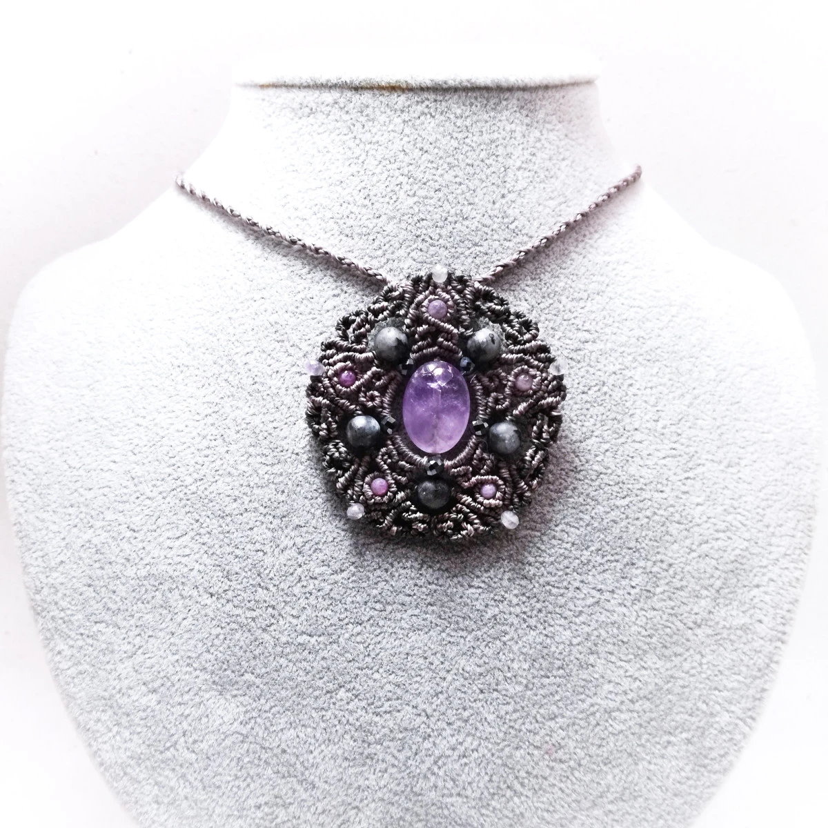 Mandala Gwiazda Pentagram Ametyst Larvikit naszyjnik pleciony mikro makrama