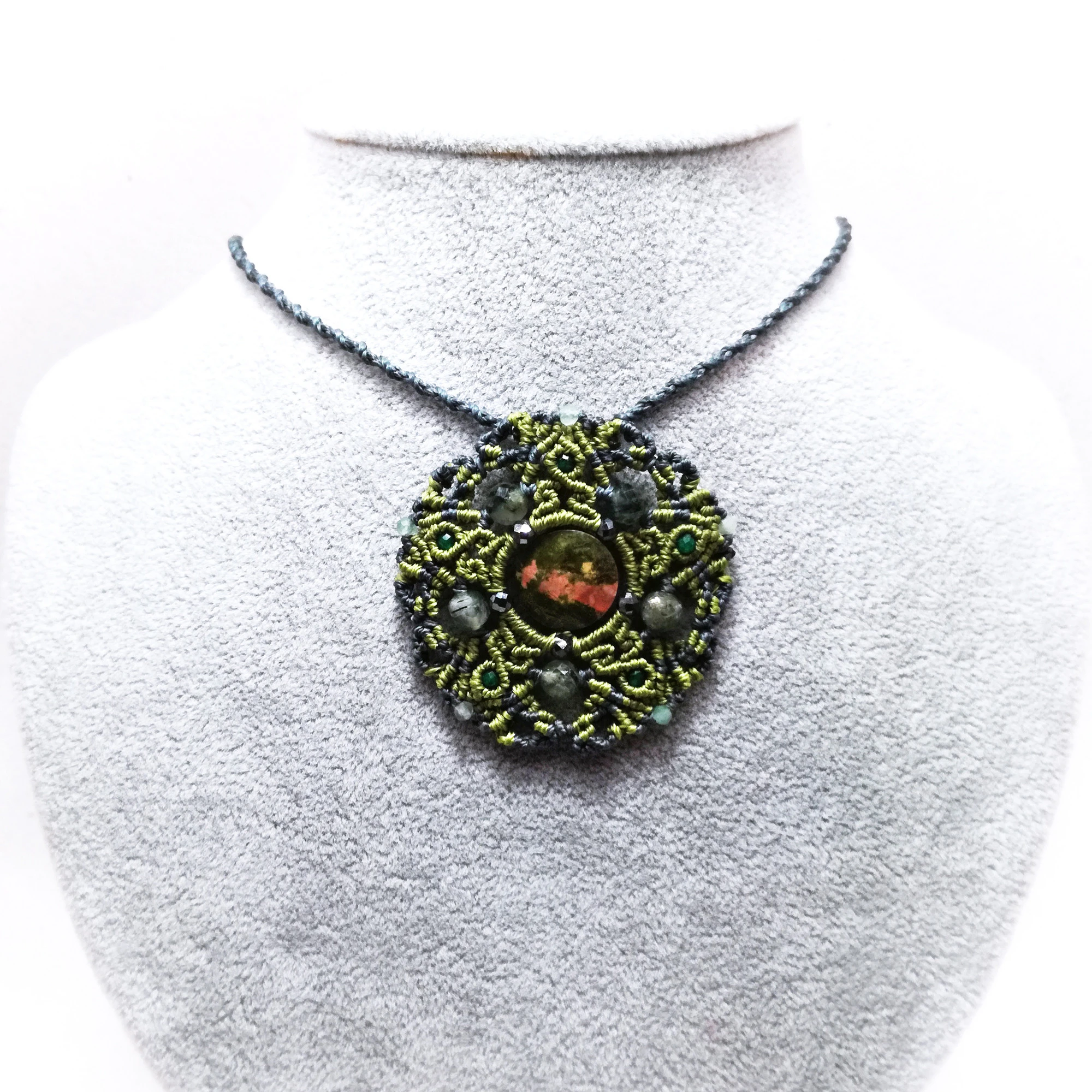 Gwiazda Mandala Pentagram Unakit Szmaragd naszyjnik pleciony mikro makrama Delfina Dolls