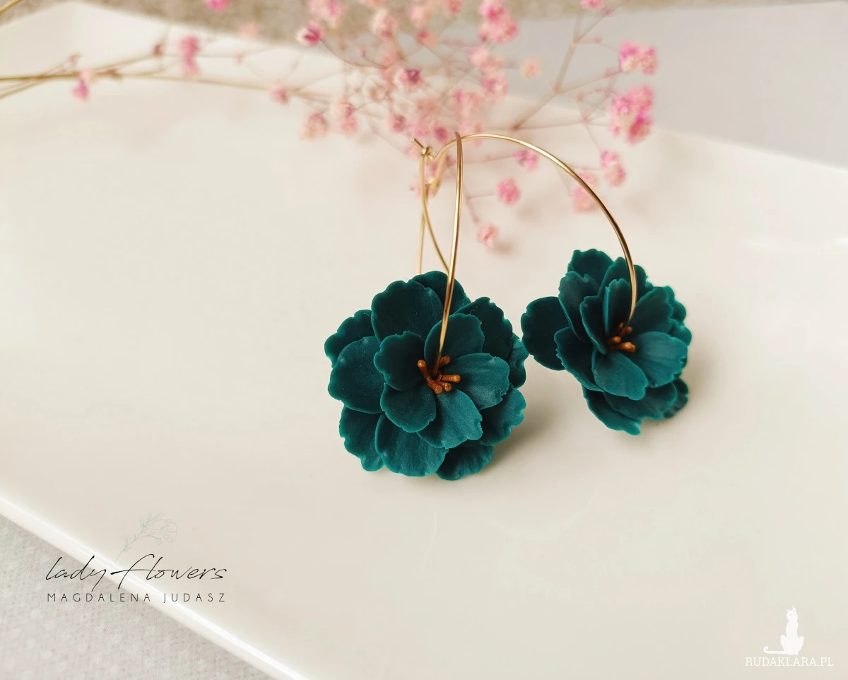 Kolczyki w kolorze butelkowej zieleni