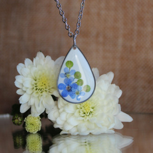 Srebrna zawieszka srebrny wisiorek kwiat naszyjnik żywica z żywicy kwiaty łezka łza niezapominajki z niezapominajkami niezapominajką