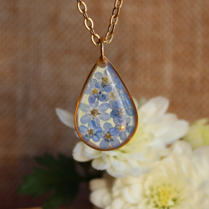 Złota zawieszka złoty wisiorek kwiat naszyjnik żywica z żywicy suszone kwiaty z kwiatami naturalne kobieca dziewczęca niezapominajki łezka łza