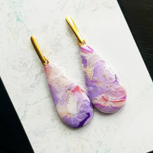 Kolczyki migdałki w różach i fioletach z gliny polimerowej  na pozłacanym sztyfcie