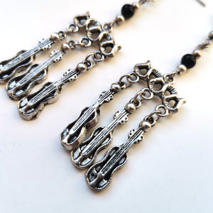 Kolczyki gitarzystki