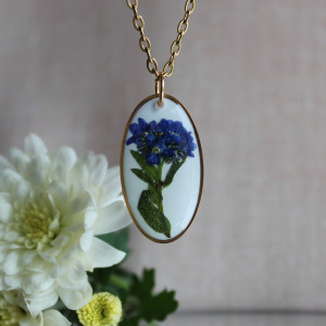 Złota zawieszka złoty wisiorek naszyjnik żywica z żywicy kwiaty z kwiatami jajowata retro naturalna dziewczęca kobieca niezapominajki