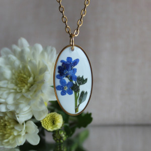 Złota zawieszka złoty wisiorek naszyjnik żywica z żywicy kwiaty z kwiatami jajowata retro naturalna dziewczęca kobieca niezapominajki