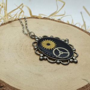 Steampunk - wisiorekz żywicy, elementy z zegarka