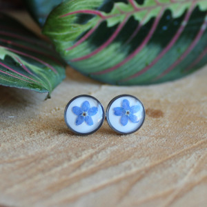 Srebrne kolczyki wkręty sztyfty żywica z żywicy kwiaty z kwiatami suszone prawdziwe kwiaty retro vintage kobiece na prezent delikatne niebieskie niezapominajki niezapominajkami