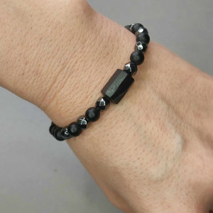 Bransoletka ochronna z turmalinem onyksem i hematytem.