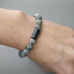 Bransoletka ochronna z turmalinem i szarym jaspisem.
