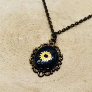 Steampunk - delikatny wisiorek z żywicy, elementy z zegarka