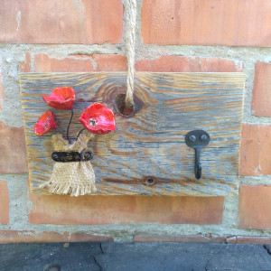 Wieszak ze starej deski