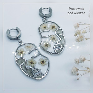 Kolczyki wiszące twarze twarz białe kwiaty tawuła