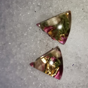 Trójkąty z kwiatami małe kolczyki