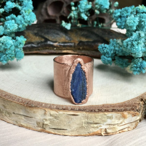 miedziany pierścionek z kyanitem r.15