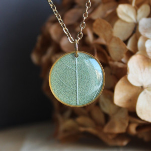 Złota zawieszka złoty wisiorek naszyjnik żywica z żywicy kwiaty z kwiatami retro naturalna dziewczęca kobieca liść z liściem
