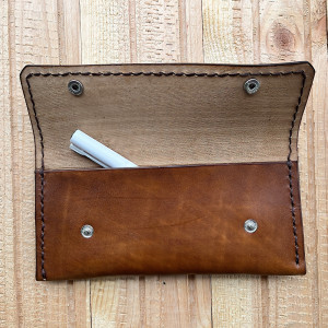 Skórzany piórnik w kolorze brązowym