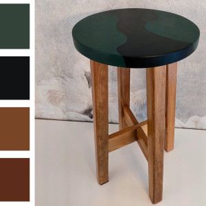 Taboret z litego drewna z wyjątkowymi ręcznie malowanymi akcentami