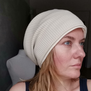 Czapka ecru smerfetka