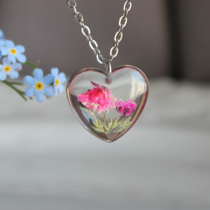 Srebrna zawieszka srebrny wisiorek kwiat naszyjnik żywica z żywicy kwiaty z kwiatami serce serduszko różowa gipsówka