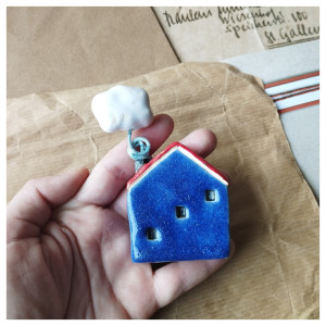 Domek z chmurka granatowy