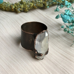 miedziany pierścionek z kwarcem aura r.22