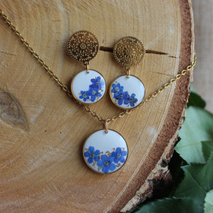 Komplet kolczyki złota zawieszka złoty wisiorek wisior naszyjnik żywica kwiaty z prawdziwymi kwiatami niezapominajki niezapominajkami