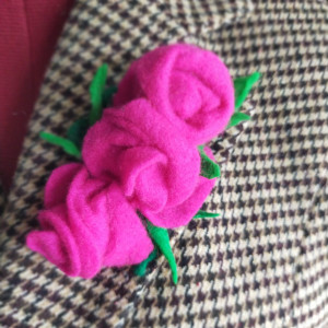 Broszka róże z filcu